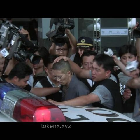 《双瞳》视角下的未来趋势：黄火土的仙途执妄与现实抉择